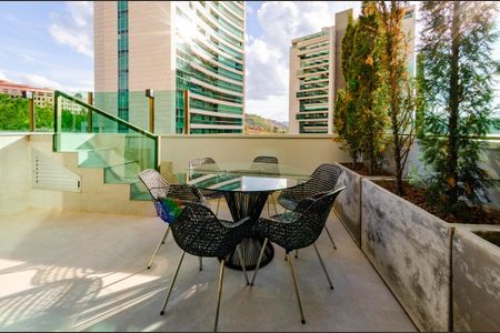Apartamento à venda com 398m², 4 quartos e 5 vagasÁrea externa