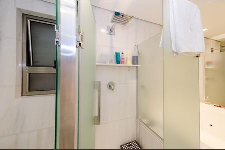 Apartamento à venda com 398m², 4 quartos e 5 vagasBanheiro Suíte 3