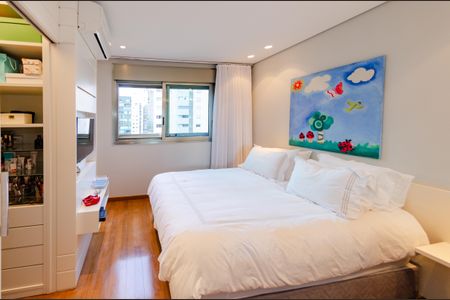 Apartamento à venda com 398m², 4 quartos e 5 vagasSuíte 2