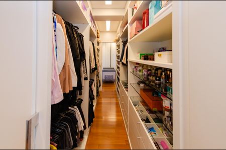 Apartamento à venda com 398m², 4 quartos e 5 vagasCloset suíte 2 