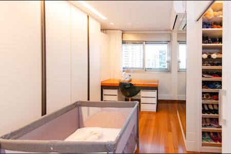 Apartamento à venda com 398m², 4 quartos e 5 vagasCloset Suíte 2