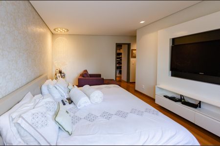 Apartamento à venda com 398m², 4 quartos e 5 vagasSuíte 3