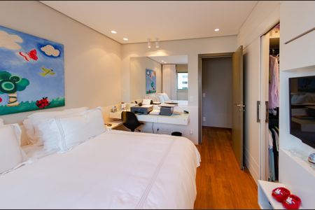 Apartamento à venda com 398m², 4 quartos e 5 vagasSuíte 2