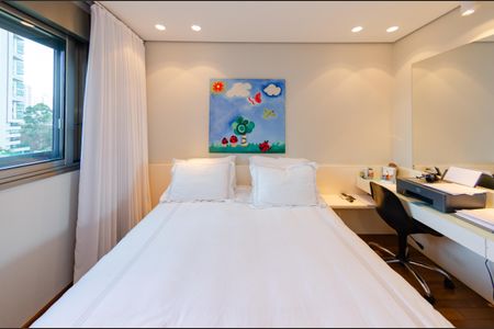 Apartamento à venda com 398m², 4 quartos e 5 vagasSuíte 2