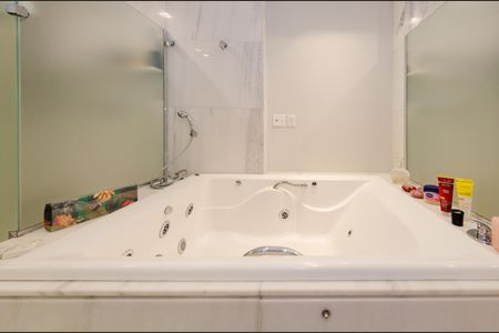 Apartamento à venda com 398m², 4 quartos e 5 vagasBanheiro Suíte 3