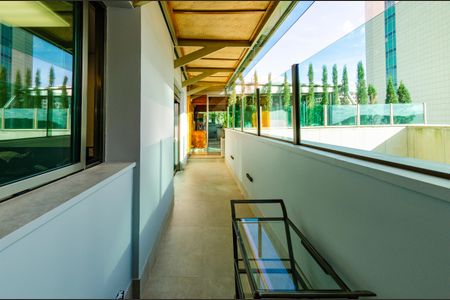 Apartamento à venda com 398m², 4 quartos e 5 vagasÁrea externa