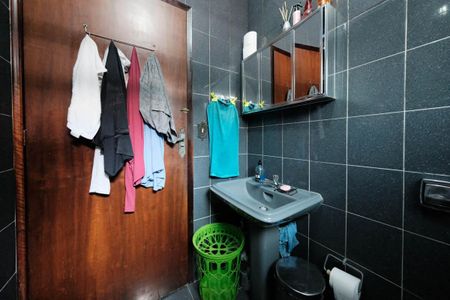 Casa à venda com 125m², 3 quartos e 2 vagasBanheiro