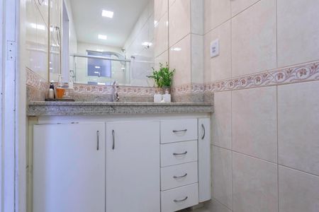 Apartamento à venda com 140m², 2 quartos e 2 vagas Apartamento à venda com 140m², 2 quartos e 2 vagasBanheiro da suíte