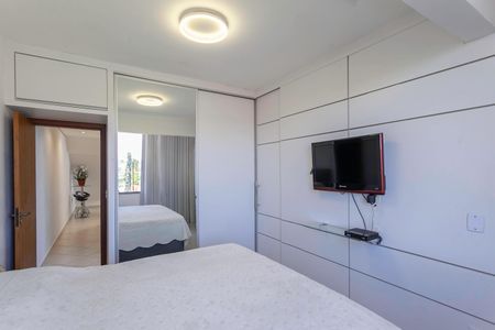 Apartamento à venda com 140m², 2 quartos e 2 vagas Apartamento à venda com 140m², 2 quartos e 2 vagasSuíte