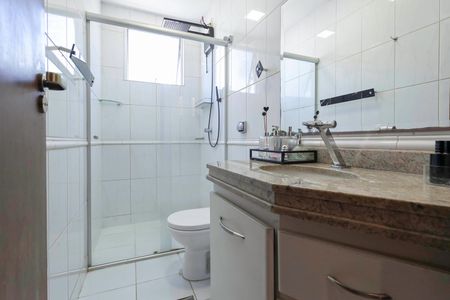 Apartamento à venda com 140m², 2 quartos e 2 vagas Apartamento à venda com 140m², 2 quartos e 2 vagasBanheiro social