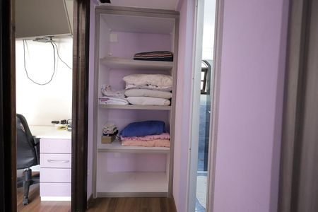 Casa à venda com 293m², 3 quartos e 2 vagas Casa à venda com 293m², 3 quartos e 2 vagasCloset