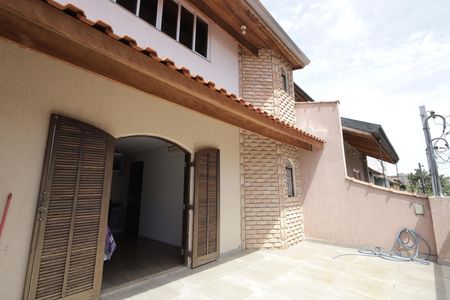Casa à venda com 293m², 3 quartos e 2 vagas Casa à venda com 293m², 3 quartos e 2 vagasSacada