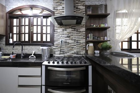 Casa à venda com 293m², 3 quartos e 2 vagas Casa à venda com 293m², 3 quartos e 2 vagasCozinha