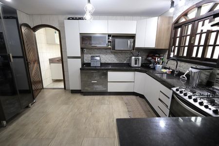 Casa à venda com 293m², 3 quartos e 2 vagas Casa à venda com 293m², 3 quartos e 2 vagasCozinha