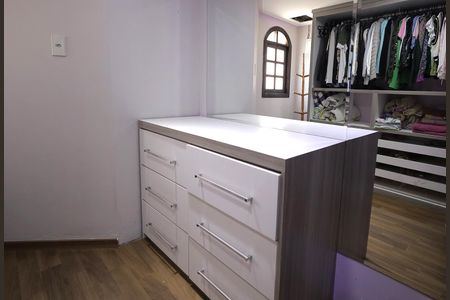 Casa à venda com 293m², 3 quartos e 2 vagas Casa à venda com 293m², 3 quartos e 2 vagasCloset