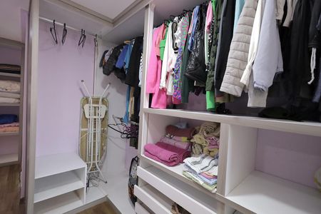 Casa à venda com 293m², 3 quartos e 2 vagas Casa à venda com 293m², 3 quartos e 2 vagasCloset