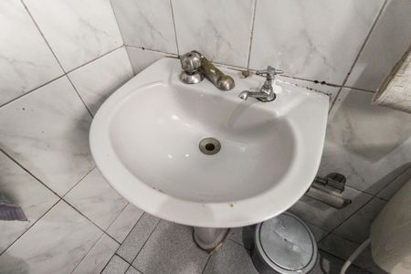 Casa à venda com 74m², 3 quartos e 2 vagasBanheiro Social