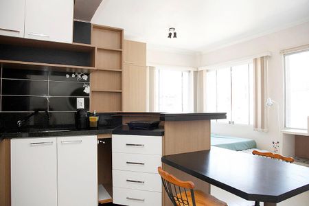 Cozinha de kitnet/studio para alugar com 1 quarto, 33m² em Centro Histórico, Porto Alegre