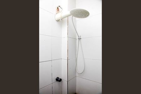 Banheiro de kitnet/studio para alugar com 1 quarto, 33m² em Centro Histórico, Porto Alegre