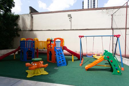 Apartamento à venda com 76m², 3 quartos e sem vagaÁrea comum - Playground
