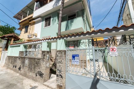 Casa à venda com 120m², 2 quartos e 2 vagasFachada