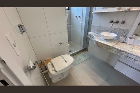 Apartamento à venda com 74m², 2 quartos e 1 vagaBanheiro da Suíte 2