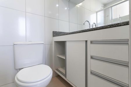 Apartamento à venda com 70m², 3 quartos e 1 vaga Apartamento à venda com 70m², 3 quartos e 1 vagaBanheiro da suíte
