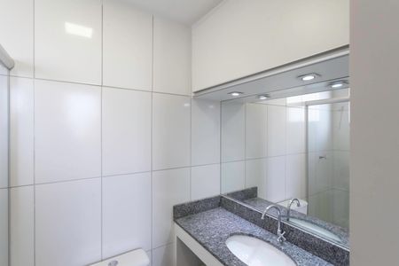 Apartamento à venda com 70m², 3 quartos e 1 vaga Apartamento à venda com 70m², 3 quartos e 1 vagaBanheiro da suíte