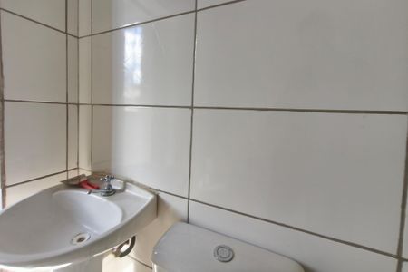 Banheiro de casa para alugar com 1 quarto, 25m² em Jardim São Fernando, Campinas