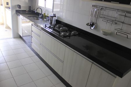 Apartamento à venda com 115m², 3 quartos e 2 vagasCozinha 