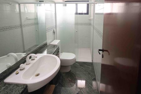 Apartamento para alugar com 290m², 3 quartos e 4 vagasBanheiro da Suite