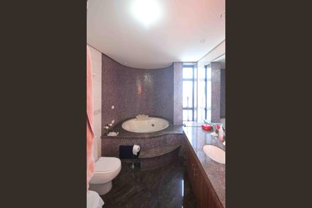 Apartamento para alugar com 290m², 3 quartos e 4 vagasBanheiro da Suite 03