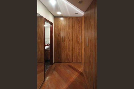 Apartamento para alugar com 290m², 3 quartos e 4 vagasCloset da Suite 03