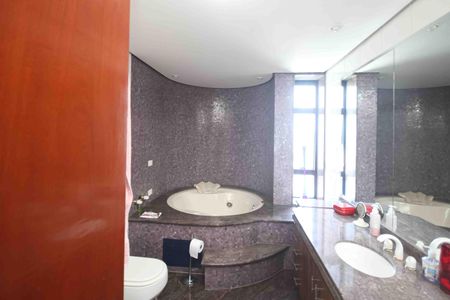 Apartamento para alugar com 290m², 3 quartos e 4 vagasBanheiro da Suite 03