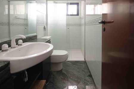 Apartamento para alugar com 290m², 3 quartos e 4 vagasBanheiro da Suite