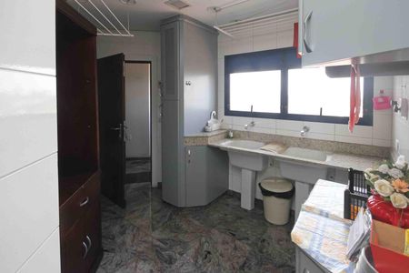 Apartamento para alugar com 290m², 3 quartos e 4 vagasÁrea de Serviço