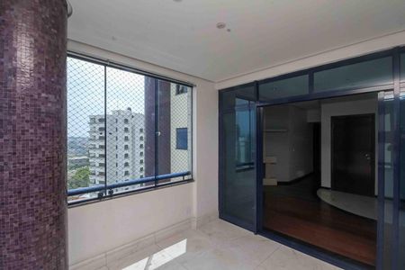 Apartamento para alugar com 290m², 3 quartos e 4 vagasVaranda