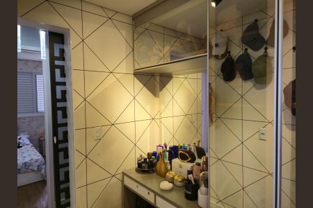 Apartamento à venda com 118m², 4 quartos e 2 vagas Apartamento à venda com 118m², 4 quartos e 2 vagasCloset