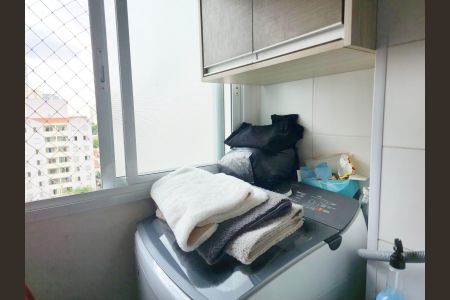 Apartamento à venda com 118m², 4 quartos e 2 vagas Apartamento à venda com 118m², 4 quartos e 2 vagasCozinha e Área de Serviço