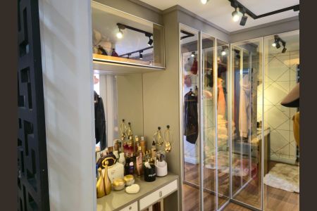 Apartamento à venda com 118m², 4 quartos e 2 vagas Apartamento à venda com 118m², 4 quartos e 2 vagasCloset