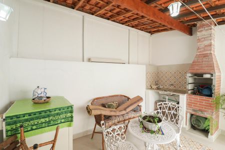 Casa à venda com 192m², 3 quartos e 4 vagasChurrasqueira/Área de Serviço e Banheiro de Serviço