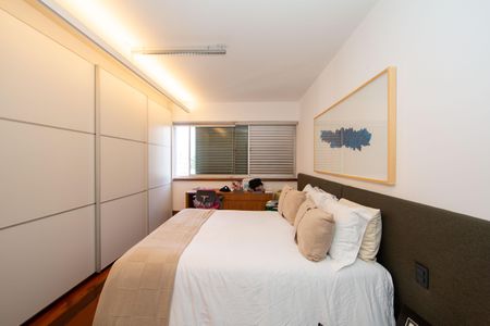 Apartamento à venda com 200m², 3 quartos e 3 vagasQUARTO3