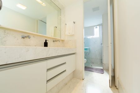 Apartamento à venda com 200m², 3 quartos e 3 vagasBANHEIRO2