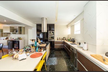 Apartamento à venda com 200m², 3 quartos e 3 vagasCOZINHA