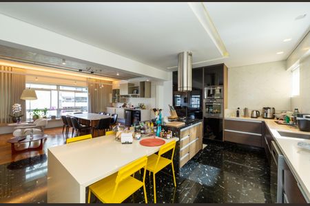 Apartamento à venda com 200m², 3 quartos e 3 vagasCOZINHA