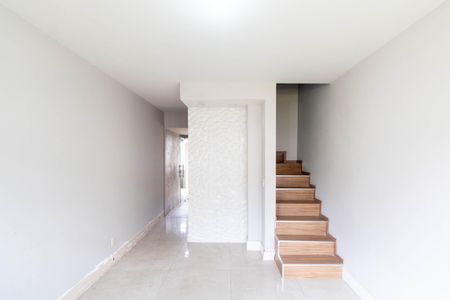 Sala de casa de condomínio para alugar com 2 quartos, 75m² em Guaratiba, Rio de Janeiro