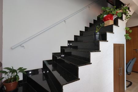 Apartamento à venda com 80m², 2 quartos e 1 vagaEscada