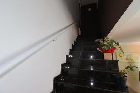 Apartamento à venda com 80m², 2 quartos e 1 vagaEscada