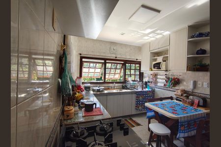 Casa de condomínio para alugar com 440m², 3 quartos e sem vagaCozinha 