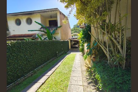 Casa de condomínio para alugar com 440m², 3 quartos e sem vagaQuintal 